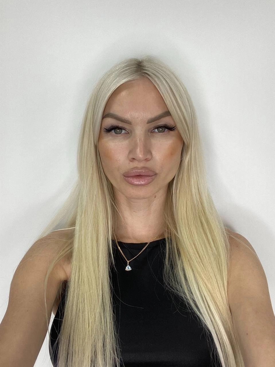 Селфи женщины до создания ИИ-фотосессии