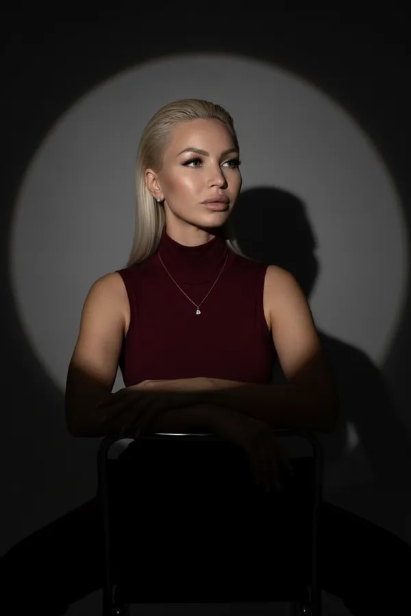 В свете прожектора - фото 2